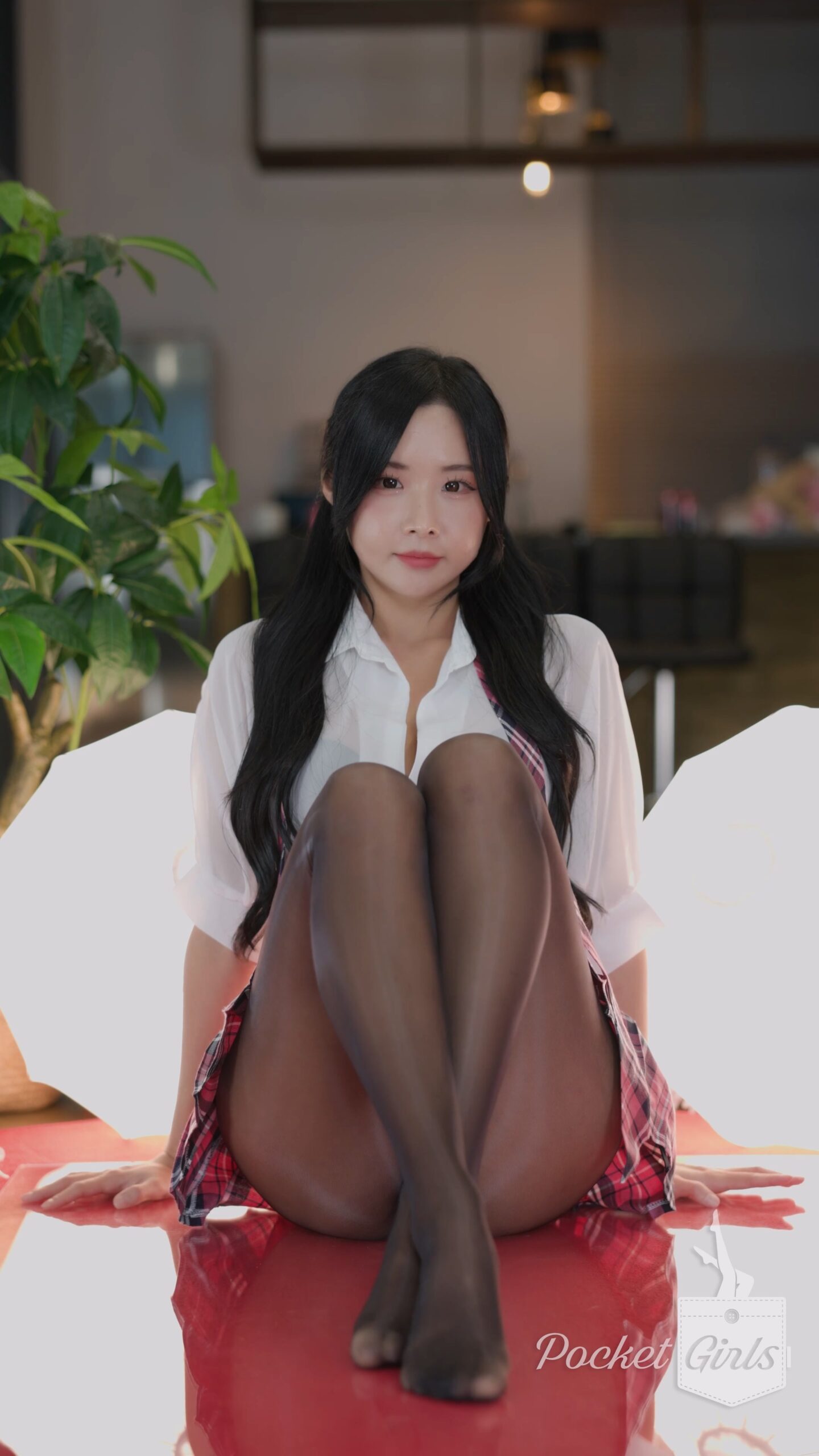 Habin’s Chic on Crimson Canvas, Part.1 – #1066 Habin’s Chic on Crimson Canvas, Part.1 – #1066