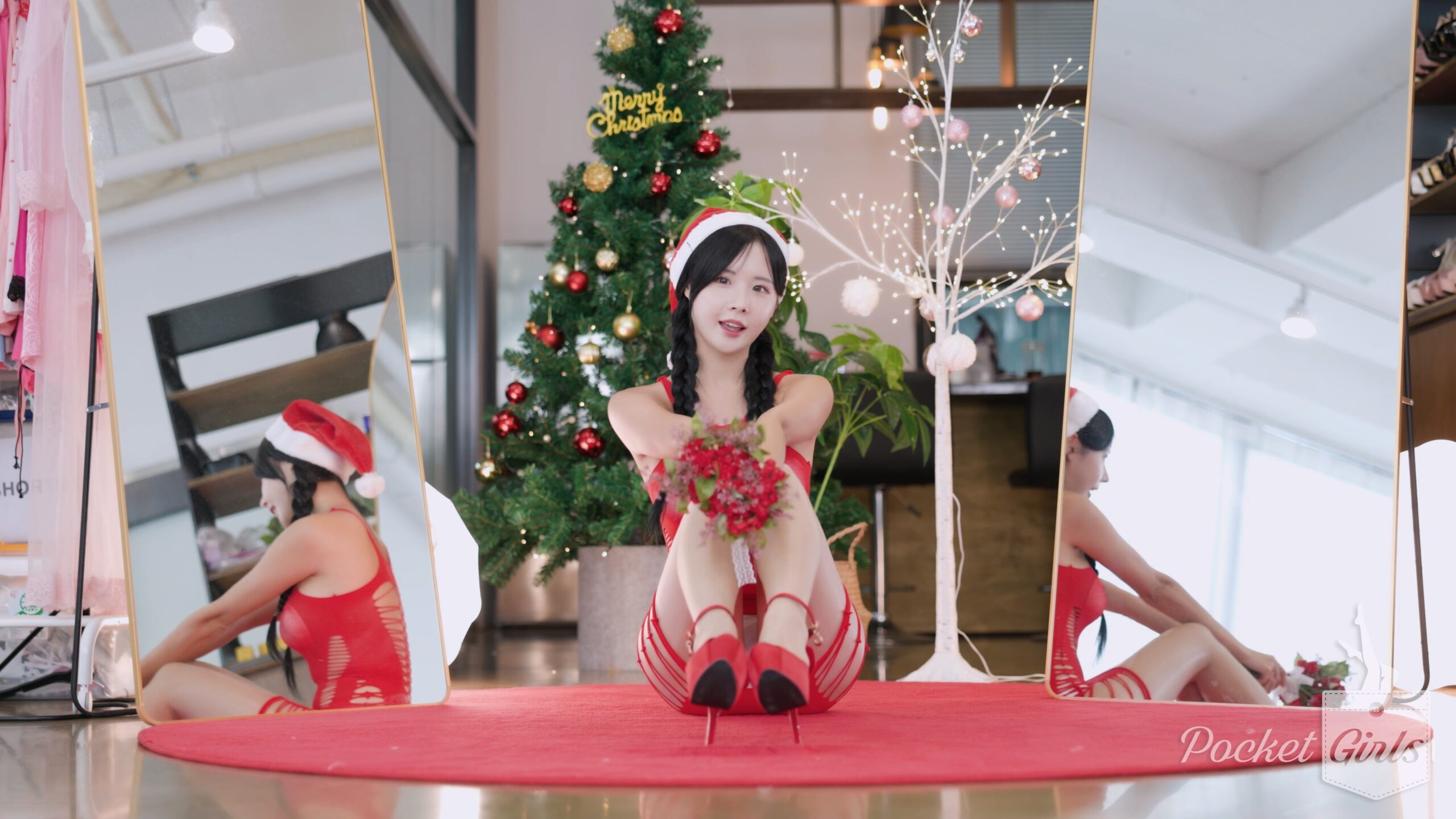 Red Santa Girl Dance, Habin, Part.3 – #1096