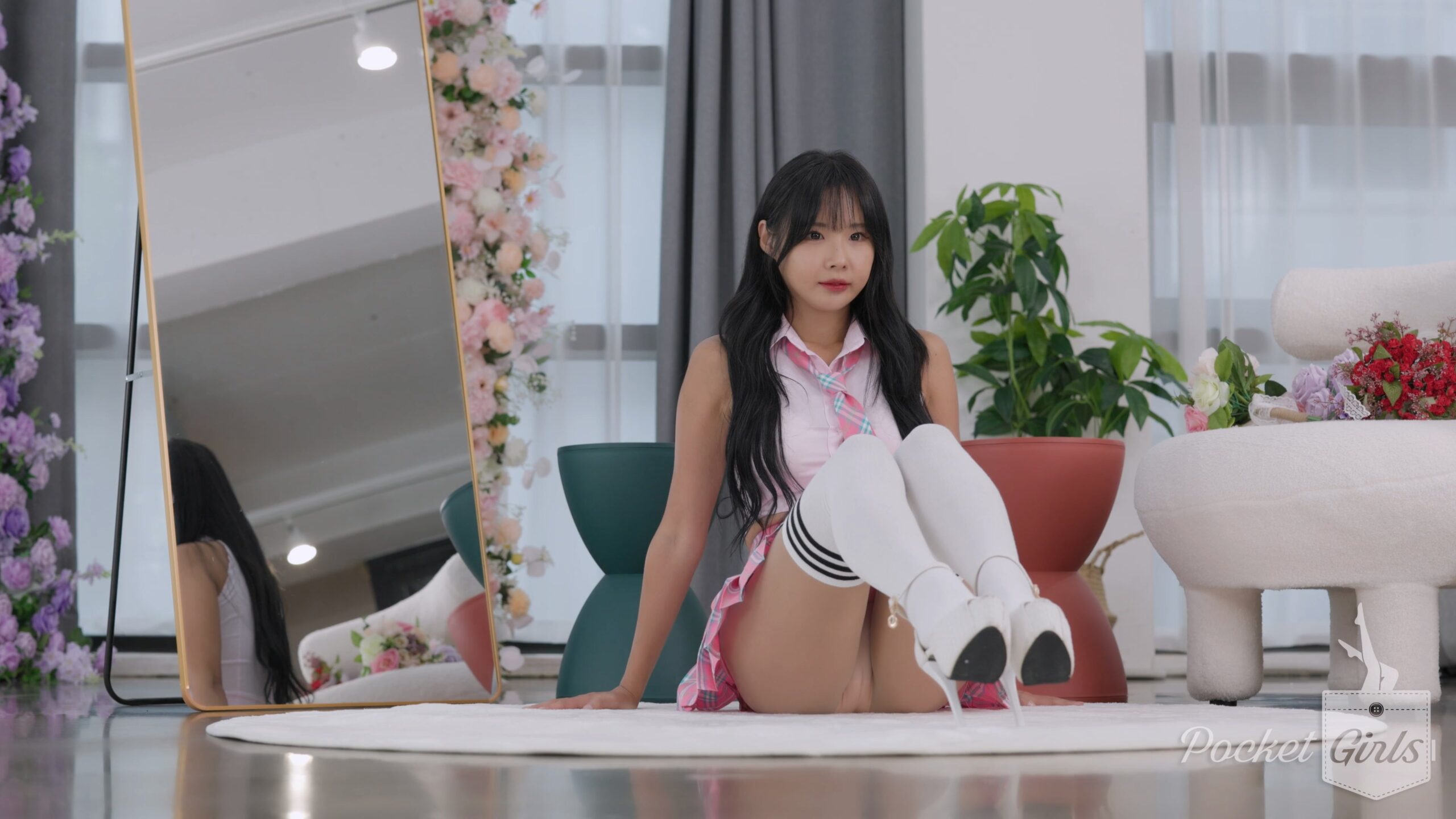 Cat Crawl in a Schoolgirl Skirt, Habin, Part.1b – #0964