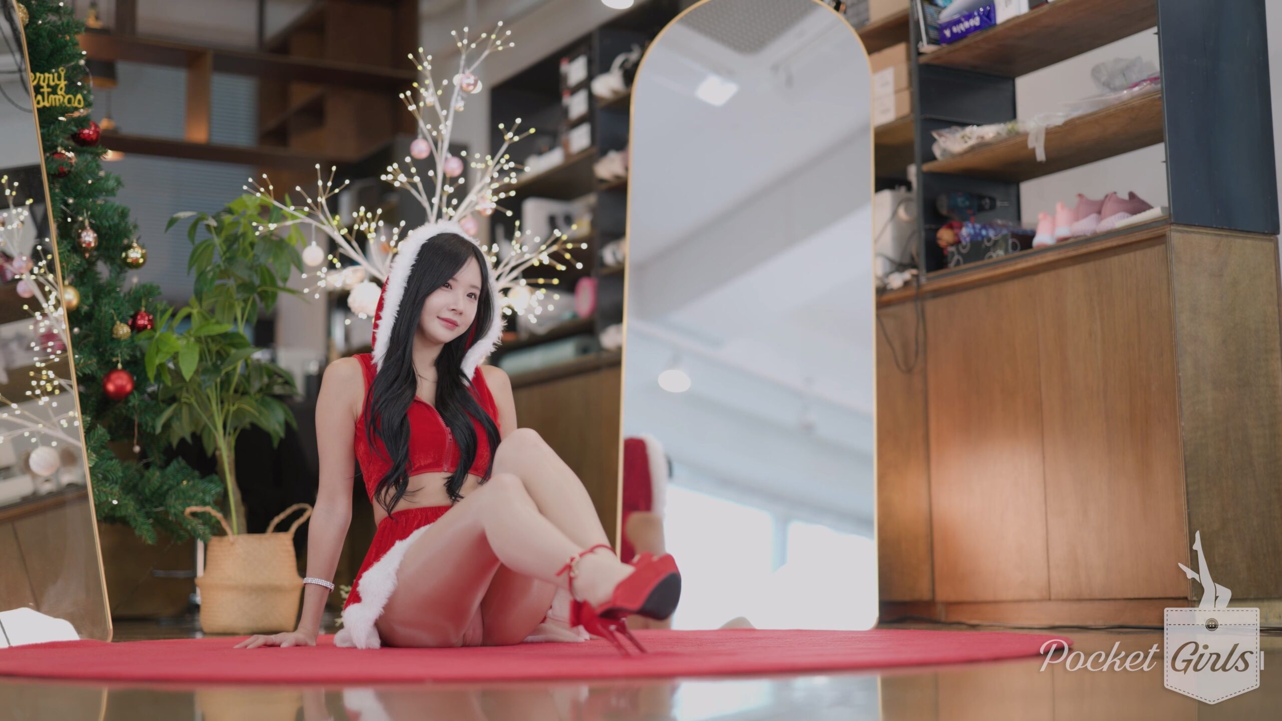 Habin’s Chic on Crimson Carpet, Part.4 – #1071 Habin’s Chic on Crimson Carpet, Part.4 – #1071