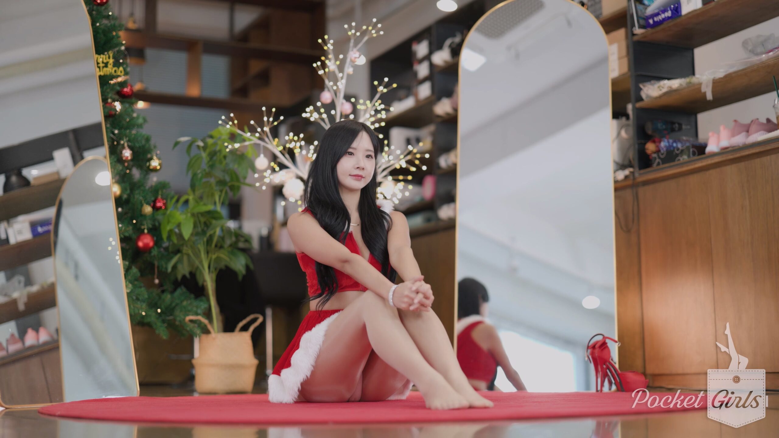 Habin’s Chic on Crimson Carpet, Part.2 – #1069 Habin’s Chic on Crimson Carpet, Part.2 – #1069