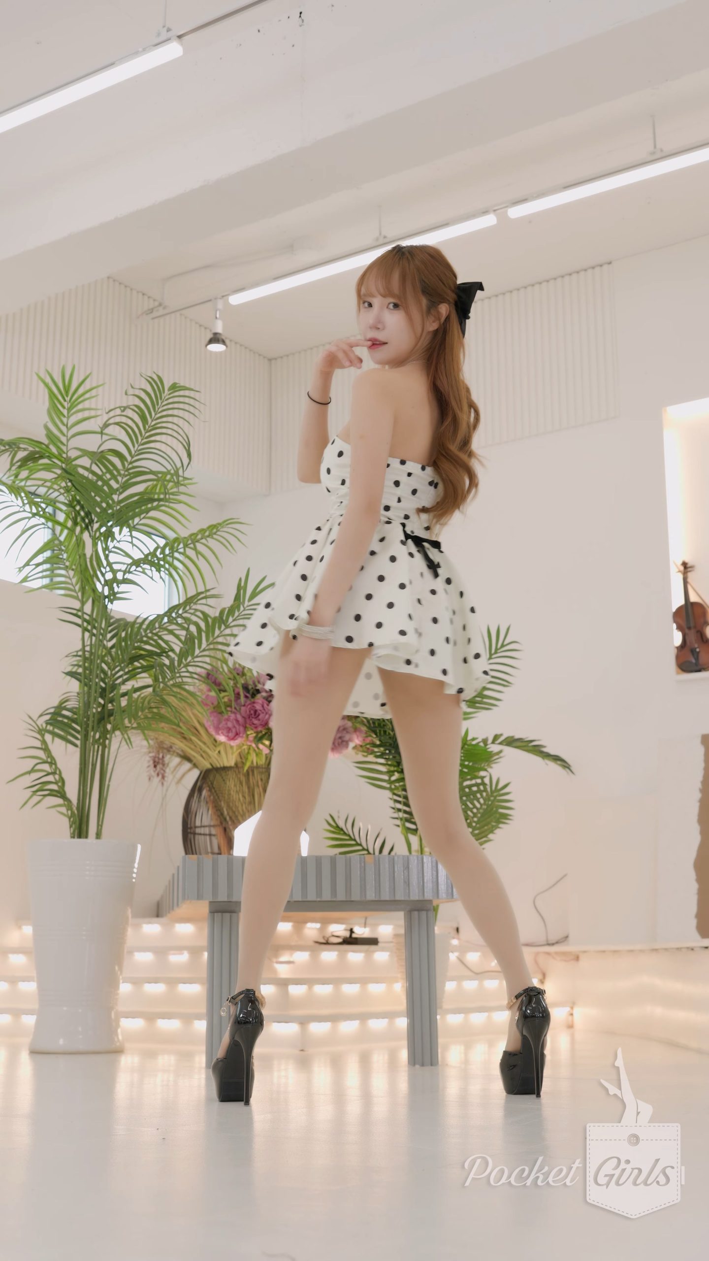 White Polka Dot Dress Dance, Minchae, Pocket Girls, 민채, 포켓걸스 – #04921